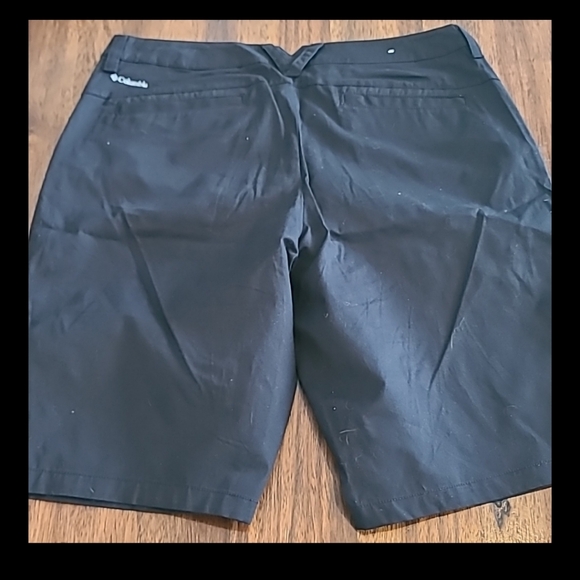 Columbia Womens Size 10 Black Pocket Hiking Outdoor Shorts - Picture 3 of 4